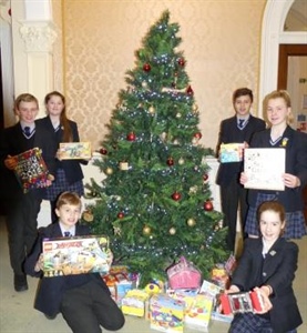 Pupils Raise over £300 to buy Christmas Presents for Children